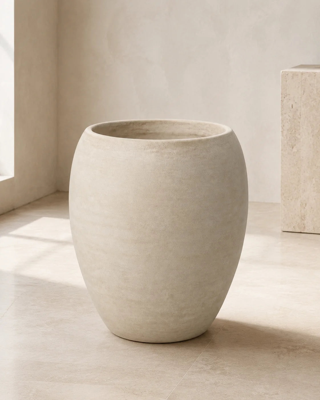 Maison Moya — Œuf Modern Egg-Form Planter — mise en scène Maison Moya