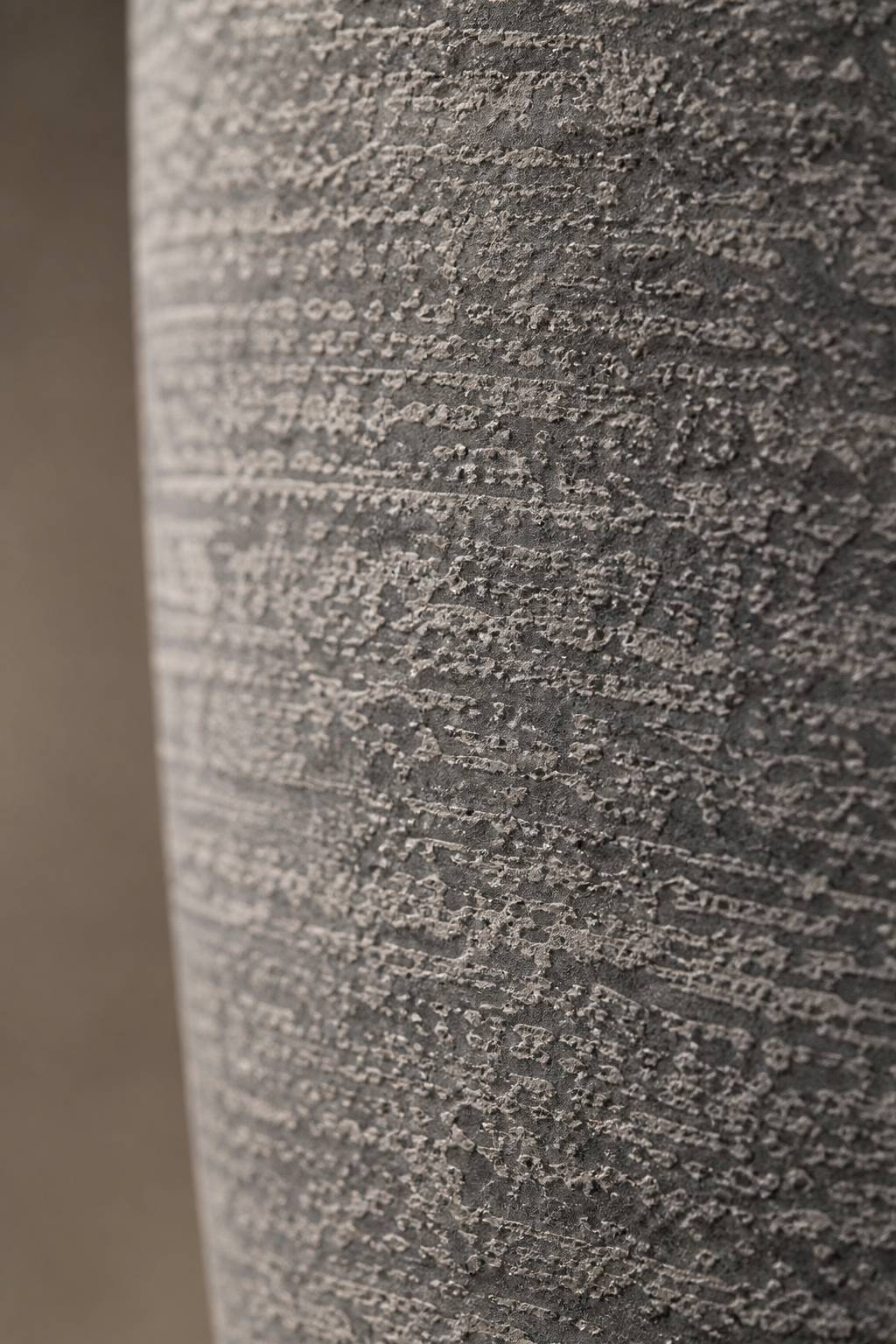 Maison Moya - Cylindre Tall Modern Floor Planter - closeup surface