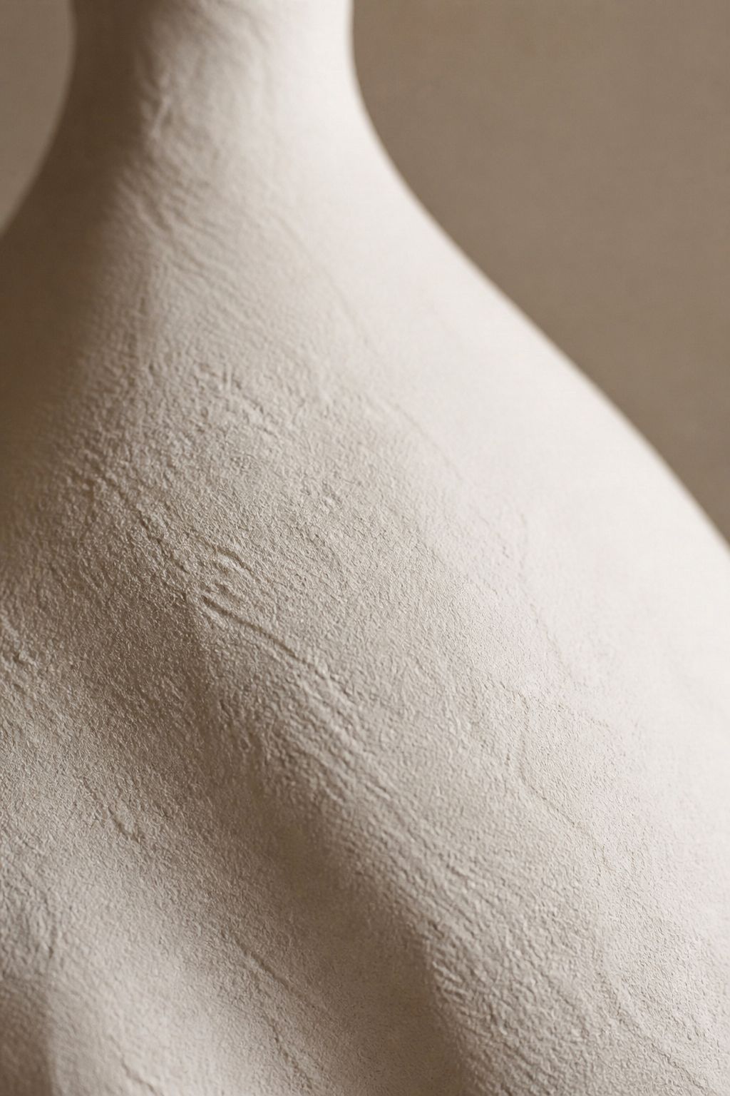 Maison Moya - Torch Linear Chandelier - closeup surface