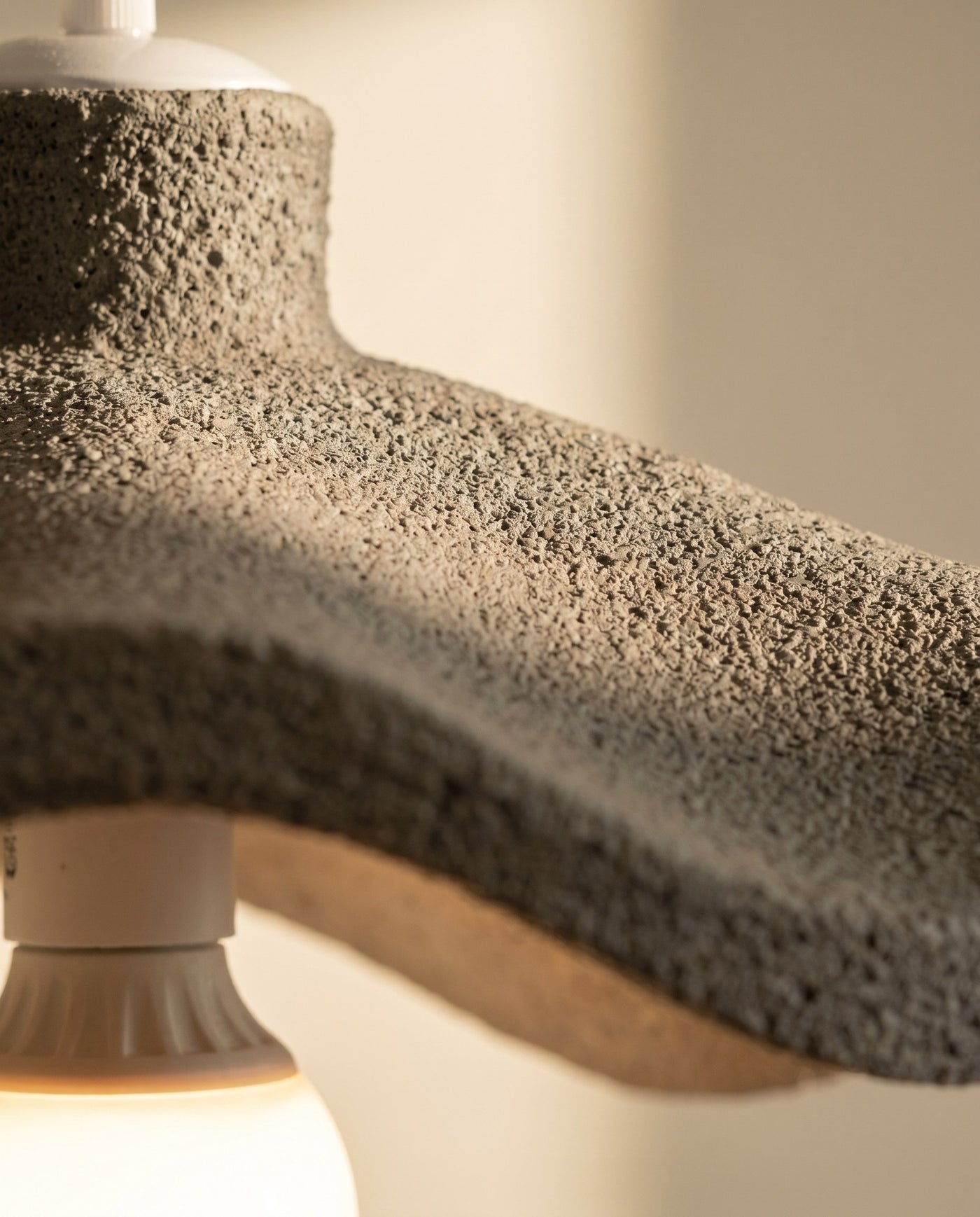 Maison Moya - Vague Wavy Disc Sculptural Pendant Lamp - 03 closeup-top