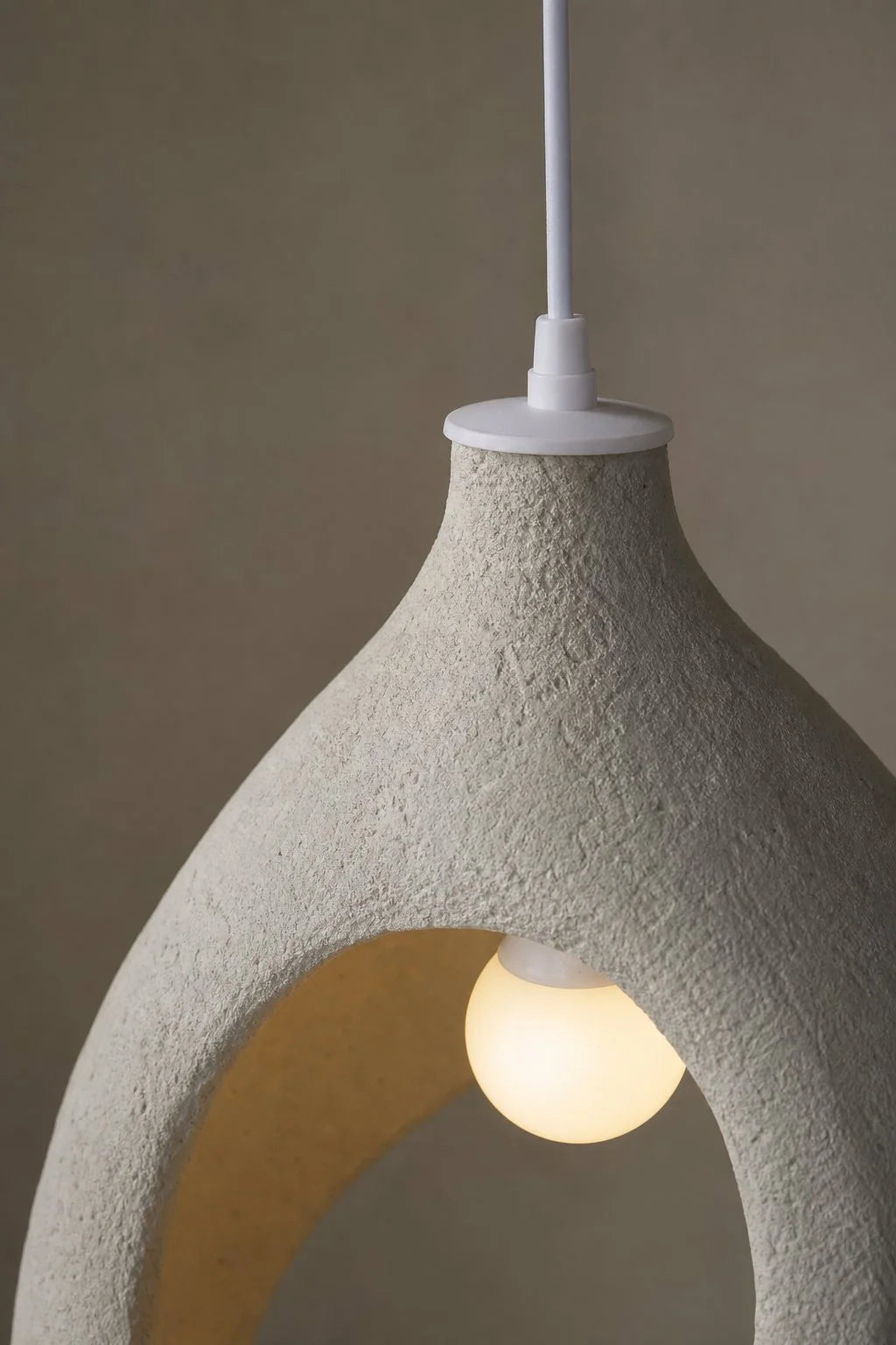 Maison Moya - Anneau Open-Form distinctive Pendant Lamp - closeup detail