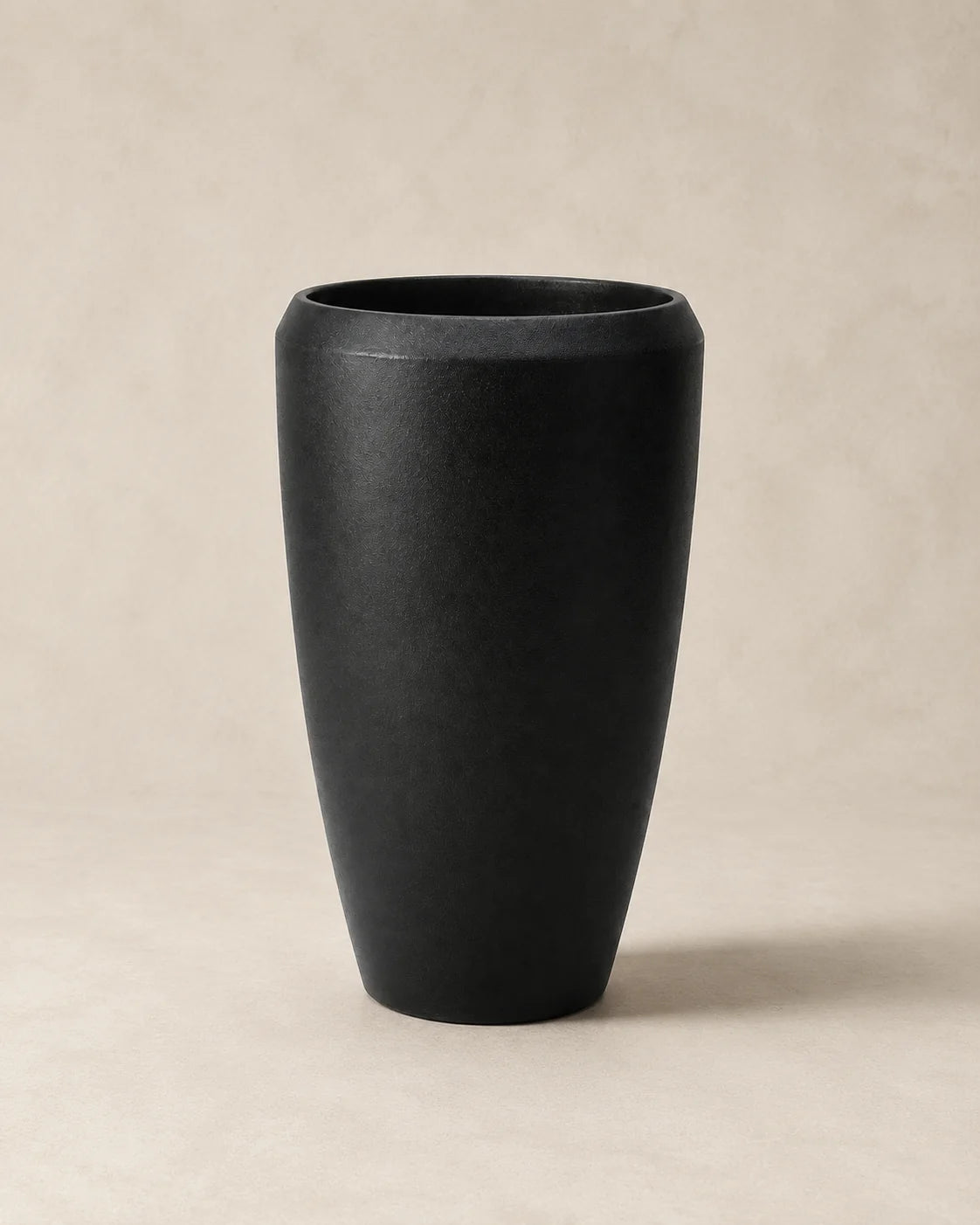 Maison Moya — Élancé Tall Tapered Floor Planter — vue studio trois-quarts