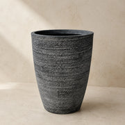 Maison Moya — Cylindre Tall Modern Floor Planter — vue studio trois-quarts