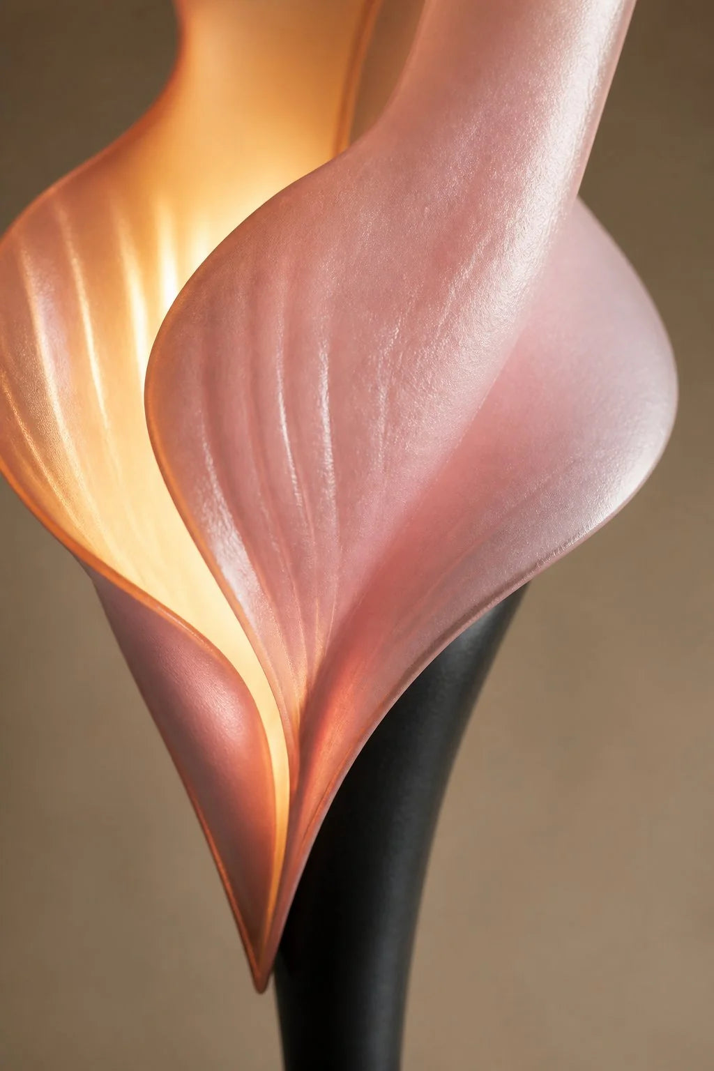 Maison Moya - Calla distinctive Floor Lamp - closeup surface