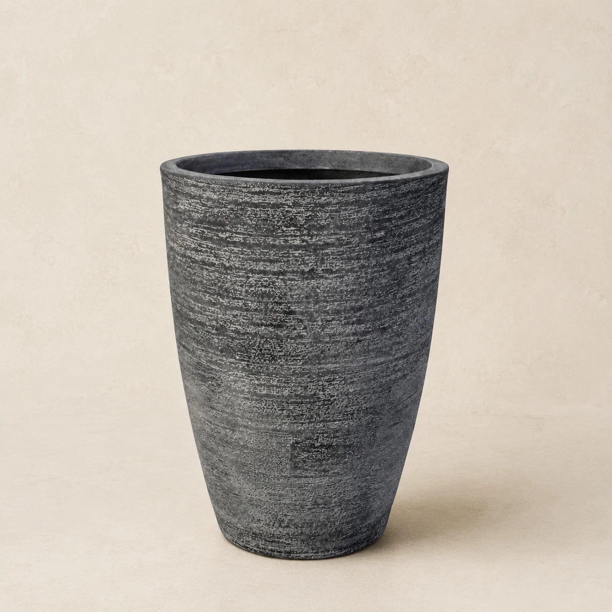 Maison Moya — Strié Textured Cylinder Planter — vue de profil