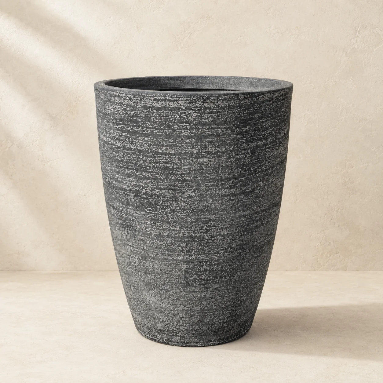 Maison Moya — Cylindre Tall Modern Floor Planter — vue de profil