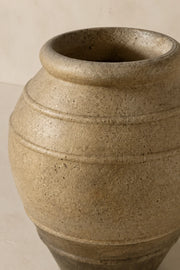 Maison Moya — Jar Antique Belly Floor Planter — détail matière et rebord