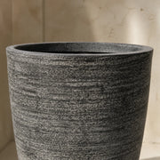 Maison Moya — Cylindre Tall Modern Floor Planter — détail matière et rebord