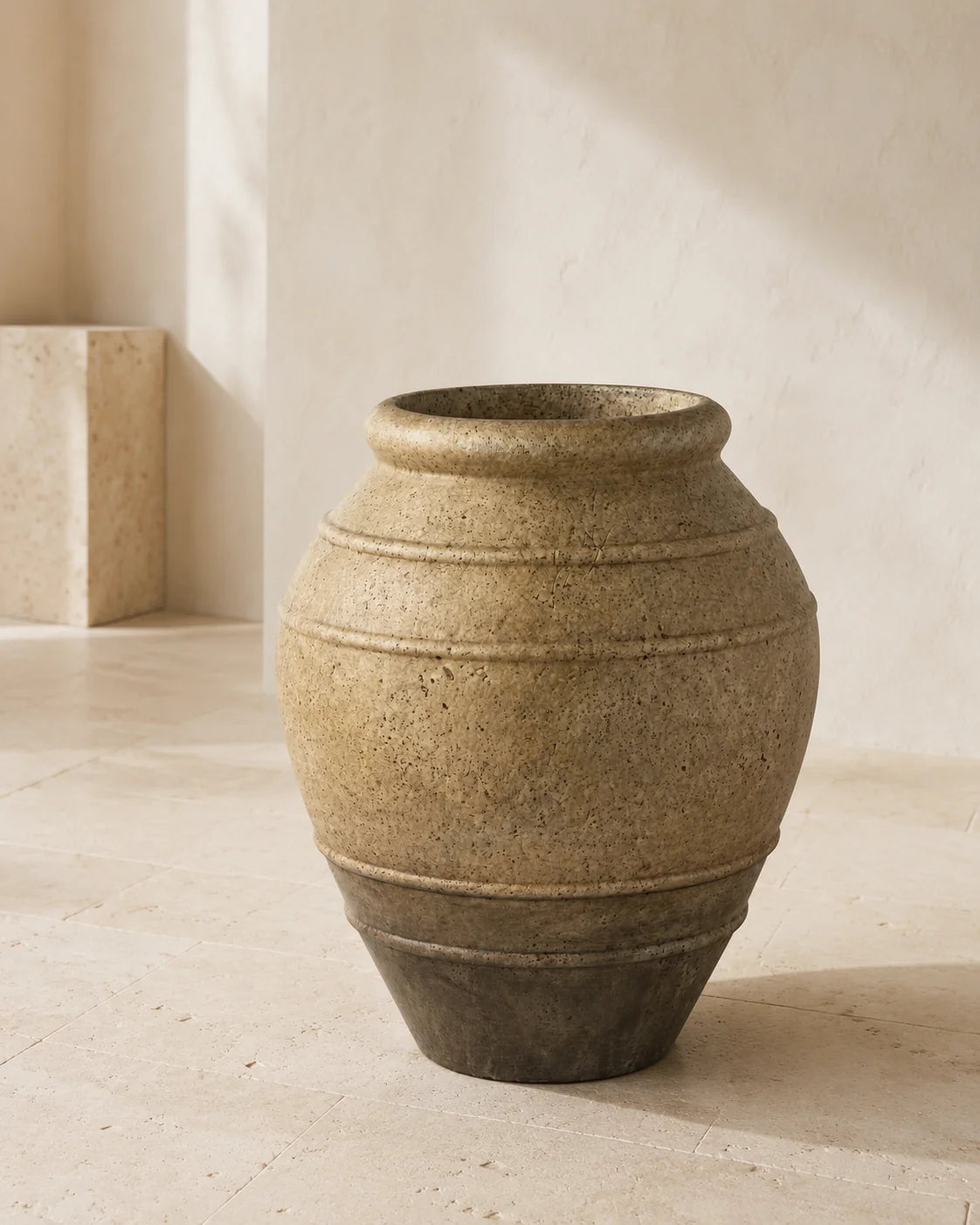Maison Moya — Jar Antique Belly Floor Planter — mise en scène Maison Moya