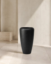 Maison Moya — Élancé Tall Tapered Floor Planter — mise en scène Maison Moya