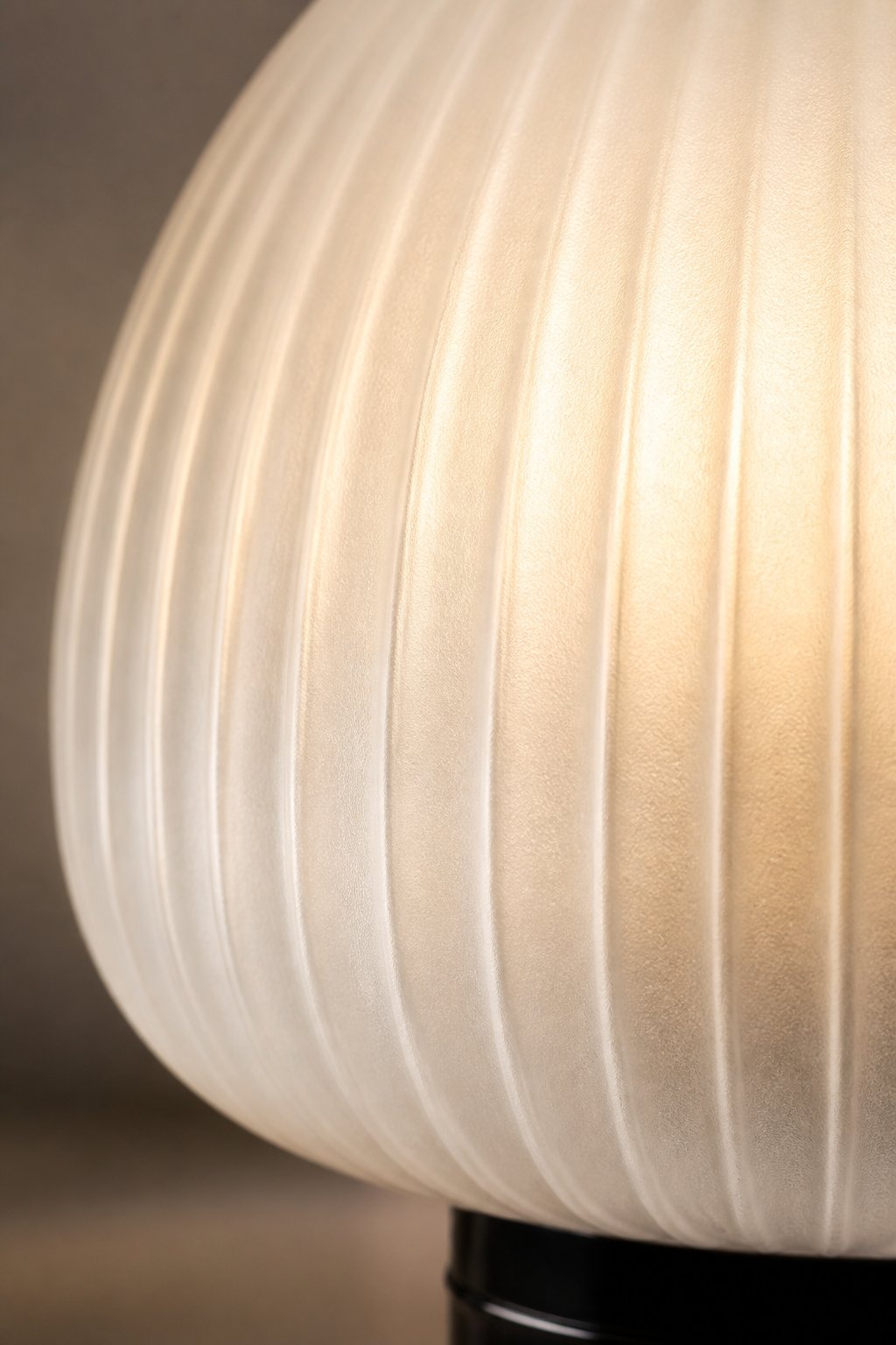 Maison Moya - Champignon Ribbed Glass Mushroom Table Lamp - closeup surface