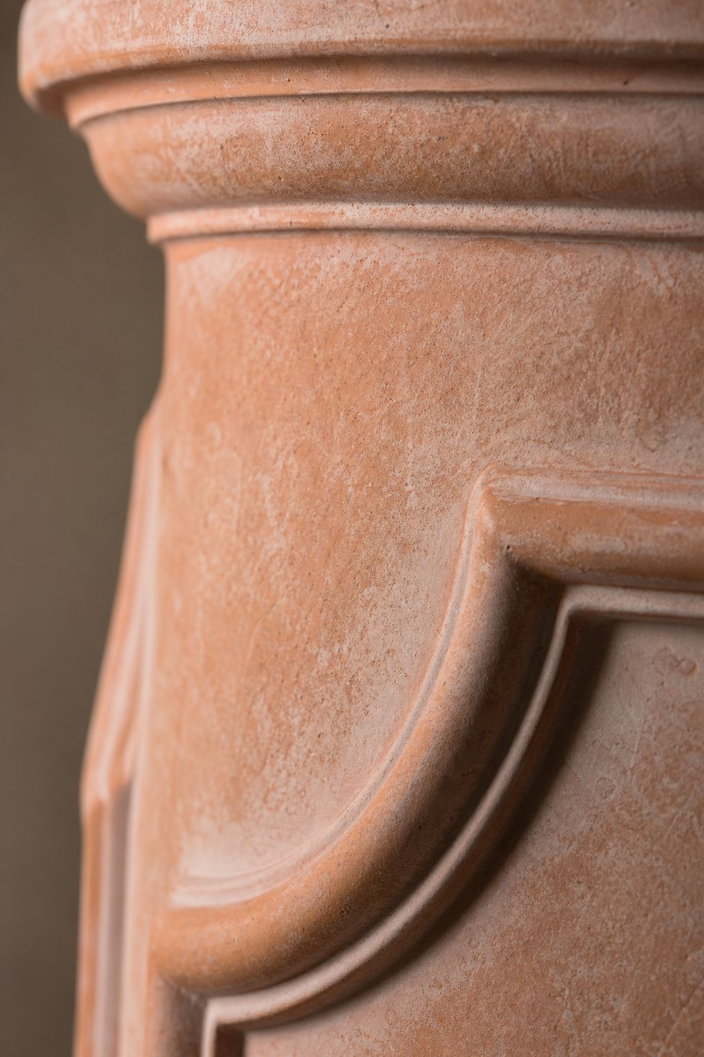 Maison Moya - Coupelle Mediterranean Round Planter - closeup surface