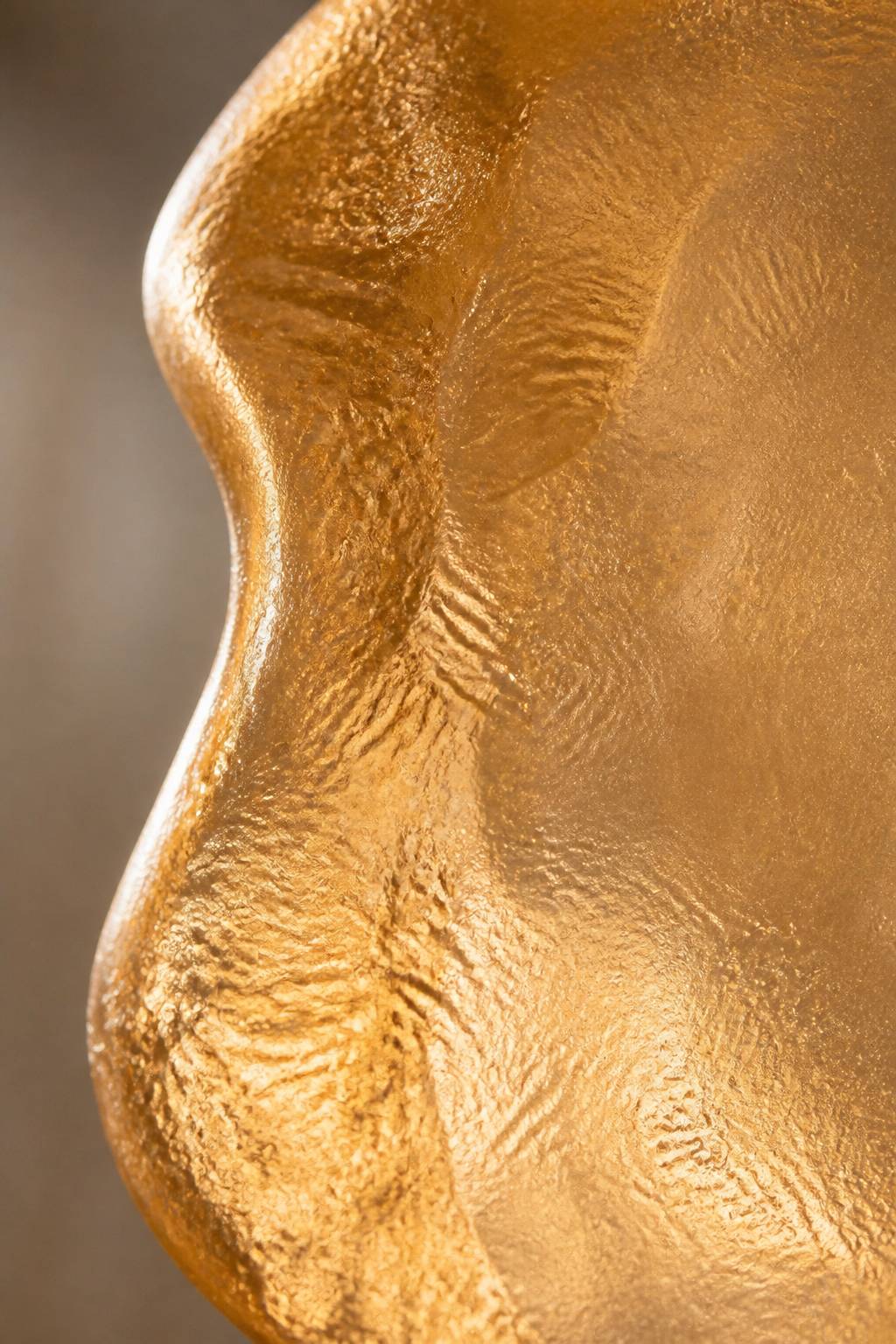 Maison Moya - Lune Suspendue Mini Sculpted Disc Table Lamp - closeup surface