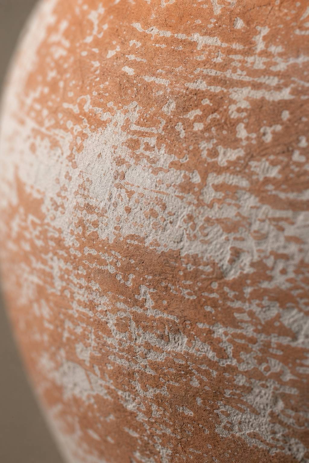 Maison Moya - Toscane Mediterranean Belly Planter - closeup surface