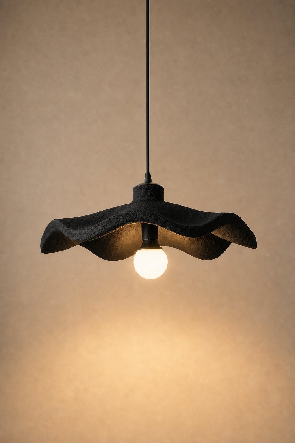 Maison Moya - Vague Wavy Disc Sculptural Pendant Lamp - Noir